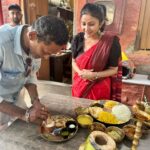 Kaushambi Chakraborty Instagram - Etodin onyoder sobar jonyo AIBUROBHAT plan korechhi, khaiyechhi..Arr aaj naki amar AIBUROBHAT dilo sobbai mile!!❤️ Eta shotti ekta onyorokom onubhuti😇 Thank you so muchhhhh my PHULKI team! Love you all😍❤️