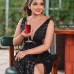 Kaustubha Mani Instagram - Cinderella never asked for a prince 🫅 🍷💫 …. #artist #actress #angel #artistsoninstagram #beautyliesintheeyesofthebeholder #borntoshine #black #dress #eyes #elegance #explore #fashionista #style #goodvibes #glow #hairstyles #instagram #instagood #instamood #gown #love #makeup #outfitoftheday #photography #photoshoot #queen #attitude #trending #vibes . . . . . . DOP @goldsphotographhy MUA @makeoverby_sowmyamanjunath Hairdo @shubahemanth Outfit @aakarshana_outfits