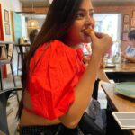 Kaustubha Mani Instagram - ‘Care to share’ or ‘Share to care’ ?😉 #artist #actor #blessed #brunch #comment #celebrate #celebratelife #chocolate #colorful #dress #eyes #explore #enjoy #fashion #food #foryou #hairgoals #happyface #instagram #instagood #instadaily #jeans #jewelry #keepgoing #love #live #magic #nofilter #ootd #optimism Pc @hiranmayiiiii