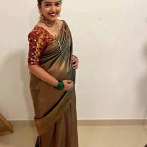 Kaustubha Mani Instagram - From being super excited and nervous to click the first picture of Inchara, to being super emotional and blessed to click the last picture of Inchara, it has been an incredible journey with all the ups and downs. It has been a pleasure to have received soo much of love and blessings from all of you❤️ For all the “special love” you guys showered on your #agaschara , thank you so much. It means a loot ! Running short of words to express the gratitude I have. Thank you for accepting Inchara as your Mane Magalu and experiencing the rollercoaster of emotions with her. Hoping to receive the same love and blessings from you all in the future as well. With a heavy heart…goodbye all of you🥺
with love Inchara
#artist #agaschara #agaschara❤️ #blessed #nannarasiradhe #inchara #love #gratitude #abhistubha