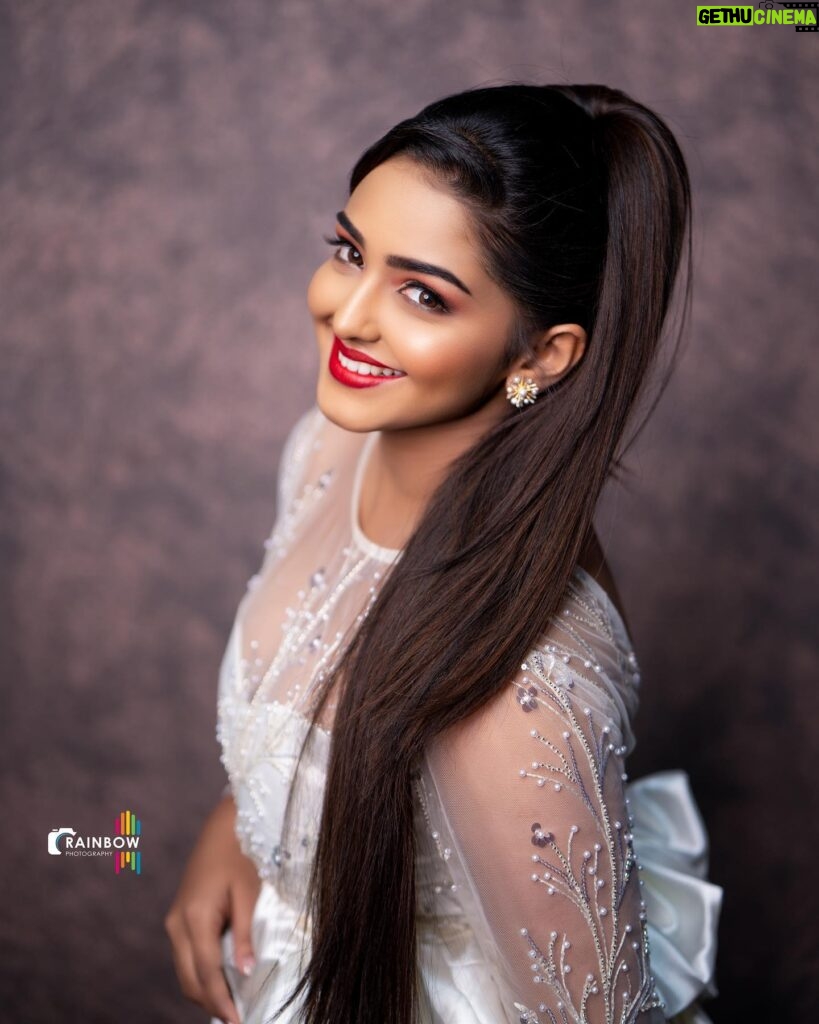 Kaustubha Mani Instagram - Inframe Actress : @kaustubha_mani_official 😍 Picture Courtesy : @rainbow_photography_official MUA : @makeup.by.kushi Outfit By : @rentyourlook_by_chandangowda @stylescribebypooja Clicked by : @kiran_shivaraj_ . . . . . . . #portrait #portraitphotography #moodyports #pursuitofportraits #agameoftones #portrait_ig #dailyportrait #picturesofindia #indiapictures #India #bongbeauties #bonglovers #fashion #saree #lightroommasters #photoshop #retouching #vamana #dhanveer
