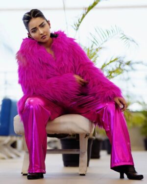 Kaustubha Mani Instagram - Slay your way...!!!
#actor #artist #beauty #color #dress #explore #eyes #edits #fashion #fitness #glam #grow #glow #instagood #instafashion #instadaily #instapic #instamood #instagram #life #makeup #newme #ootd #picoftheday #photography #rediscover #style #shine 
.
.
.
.
Mua @makeovers_by_martha
Photos @joy_._photography