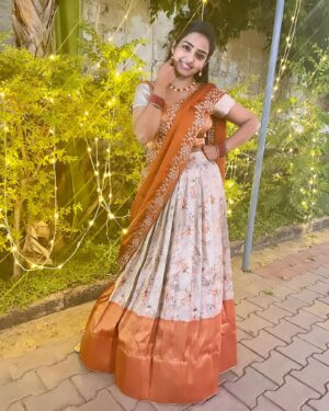 Kaustubha Mani Instagram - Flawed yet authentic…

#wedding #family #smile #happyvibes #ethnic #makeup #hairgoals #love #live #grow #glow #blessed #eyes #orange #authentic #flawed