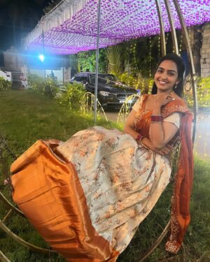 Kaustubha Mani Instagram - Flawed yet authentic…

#wedding #family #smile #happyvibes #ethnic #makeup #hairgoals #love #live #grow #glow #blessed #eyes #orange #authentic #flawed