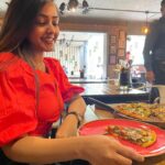 Kaustubha Mani Instagram - ‘Care to share’ or ‘Share to care’ ?😉 #artist #actor #blessed #brunch #comment #celebrate #celebratelife #chocolate #colorful #dress #eyes #explore #enjoy #fashion #food #foryou #hairgoals #happyface #instagram #instagood #instadaily #jeans #jewelry #keepgoing #love #live #magic #nofilter #ootd #optimism Pc @hiranmayiiiii