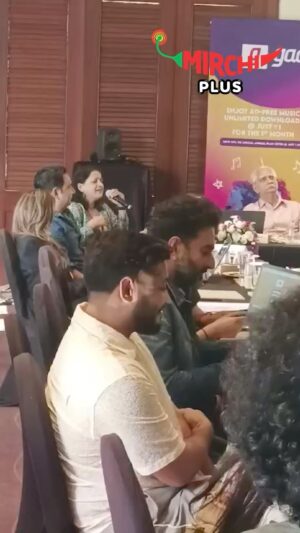 Kavita Seth Instagram - Kavita Seth singing live 🥹❤️What can be better than this 🫶🏻

#MirchiMusicAwardsGrandJury 
#MMA2024
#MirchiMusicAwards
#KavitaSeth