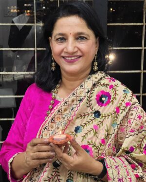 Kavita Seth Instagram - हरि अनन्त हरि कथा अनन्ता
कहहि सुनहि बहुविधि सब संता। 
॥ राम सिया राम सिया राम...

🙏🏼