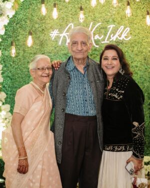 Kavita Seth Instagram - Apne bachchon ki khushiyon me khush aur apni maa ki aankhon me khushi dekh kar khush #aisi hoti hai maa.  HAPPPPY MOTHERS DAY