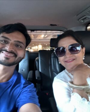 Kavita Seth Instagram - Singapore diaries, enjoyed every bit there, what an audience! Thanks @teamwork.sgp , thanks to my band @ashis.biswas.923 @kashikar_adwait @sandeepmishrasarangi sachin dhumal @lakir_mehta @nikbrownstone @sufi.manoj and specially @vipuljvashi777 who worked tirelessly .