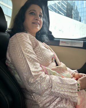 Kavita Seth Instagram - Singapore diaries, enjoyed every bit there, what an audience! Thanks @teamwork.sgp , thanks to my band @ashis.biswas.923 @kashikar_adwait @sandeepmishrasarangi sachin dhumal @lakir_mehta @nikbrownstone @sufi.manoj and specially @vipuljvashi777 who worked tirelessly .