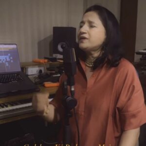 Kavita Seth Instagram - Kavita Seth has released a stunning rendition of Musarrat Nazir's "Gulshan Ki Baharon Mein," originally composed by Nisar Bazmi. Although Musarrat was predominantly celebrated for her Punjabi songs, her Urdu songs and ghazals also received equal admiration from those who have ears for music. This song is from "meri pasand" by Musarrat. I had been gatekeeping this song for years but then so glad to see Kavita singing it.
Kavita, renowned for her soulful performances of all the ghazals in "A Suitable Boy" for Tabu's character Saeeda Bai, does seleced numbers but always leaves an impression.
Remember the songs "Yara Tere Sadqay" and "Oh Re Manwa" ? Those are by @sethkavita as well. Such a stunning voice!

.
.
.
#Ghazal #Queen #musarratnazeer #kavitaseth #sadiqsaleem