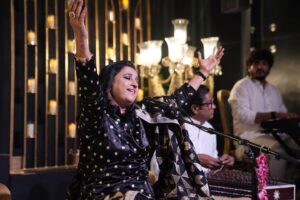 Kavita Seth Instagram - सुर और सरगम से सजी एक *कविता*🌹

Through the music of her soul, she is weaving the melodies that transcend boundaries and resonate with hearts.
@sethkavita , a storyteller in every note, is an embodiment of godly love, something that’s synonymous with Sufi.

Shukriya kavita ji, for being a part of this revival journey of ours 🙏

#ibtidaindia #ibtidaekmehfil #mehfil