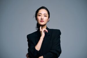 Kavka Shishido Instagram - .
.
映画「リボルバー・リリー」の取材記事が
各サイトに掲載されています
.
もしお時間ありましたら
ご覧下さいね
.
.
■Astage
■ENCOUNT
■NB Press Online
■bounce
■ダ・ヴィンチ
.
.
【衣装】
jacket,pants @anndemeulemeester_official
jewelry @hirotakajewelry
.
.
#リボルバーリリー
@revolver_lily