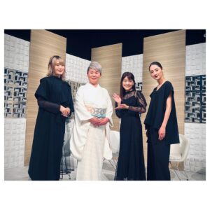 Kavka Shishido Instagram - .
.
昨夜は
「歌える！J-POP 黄金のヒットパレード決定版」
楽しんで頂けましたでしょうかー
.
.
島津亜矢さんの歌声に痺れながら
ハラミちゃんの踊るようなピアノ
廣津留すみれさんの伸びやかなバイオリンと共に
楽しい時間を過ごせました
.
.
私は参加していませんが
島津さん達の「恋」の収録音源を酒の肴に
よく飲んでいます
.
.
ご一緒できて光栄でした！
.
.
【KVK衣装】
tops and pants
@lephil_official

accessory
@flynk_official
@higashiyamapr
・
・
#島津亜矢
#ハラミちゃん
#廣津留すみれ
#シシドカフカ