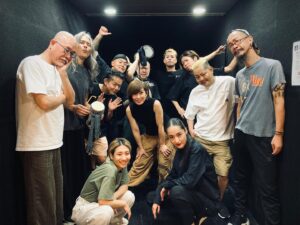 Kavka Shishido Instagram - .
.
遅くなりました！
.
昨日は金沢ジャズストリート2023
el tempo初の金沢
堪能して参りました
.
あいちゃんとも久しぶりにご一緒出来て
楽しかった！
相変わらずの伸びやかで力強い音色と共に
楽しくお届け出来ました
.
.
前日から
食にお酒に観光に
そしてライブに
何度か訪れたことのある金沢でしたが
過去一番堪能させて頂きました
.
街中に音の溢れていたジャズストリート
素敵でした！
.
.
あいちゃんからやばい組織と呼ばれているel tempo
次回は10/26の定期公演です！
.
.
@eltempo_official 
#eltempo
.
#桑原あい
.
#IZPON
#岩原大輔
#岡部洋一
#ケイタイモ
#KENTA
#show
#はたけやま裕
#MASUO
#山田玲
#芳垣安洋
#シシドカフカ
