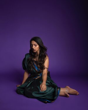 Kavya Sriram Instagram - So honoured to have been a part of this AMAZING campaign! ✨
@thekanakavalliedit , thank you so being so true to everything that you guys do! ALWAYS a pleasure working with ya’ll❤️

Credits : 
Concept, creative and styling direction: @thekanakavalliedit 
Shoot Direction & Production :@the_creative_loft_bangalore 
Construction & Drape Engineer : @artcantbebothered 
Videography :@raghuramvedant 
Hair and make up : @rachelstylesmith (stylesmith)