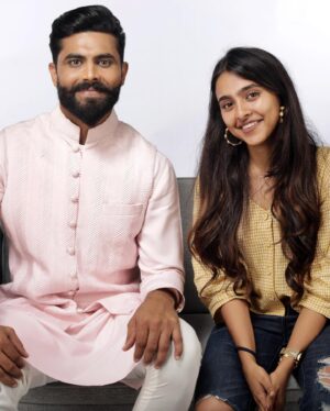 Kavya Sriram Instagram - Last year this time! Couldn’t resist sharing this at this moment 😍
 @ravindra.jadeja 
#cskalways #styling #throwback #ipl #maskon