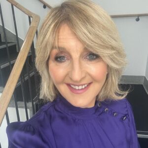Kaye Adams Instagram - Loving this blouse from @monsoon … and the lighting on these stairs at @loosewomen!