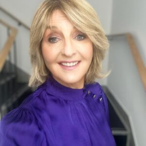 Kaye Adams Instagram - Loving this blouse from @monsoon … and the lighting on these stairs at @loosewomen!