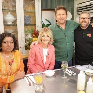 Kaye Adams Instagram - Had an amazing time with @jamesmartinchef, @asmakhanlondon and @midsummerchef on James Martin’s Saturday Morning!

Watch 9.30 this morning on @itv or catch up after on @itvxofficial @saturdayjamesmartin