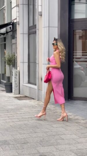 Kayla Kula Instagram - Kayla in Brussels 📍 vous aimez mon look? 💜

#kaylakula #lpdla9 #w9 #walk #ootd #lookofthedays #brussel