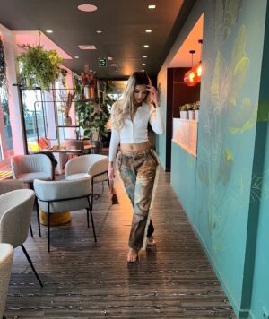 Kayla Kula Instagram - Tenue du jour, vous validez? 💛

#ootd #picoftheday