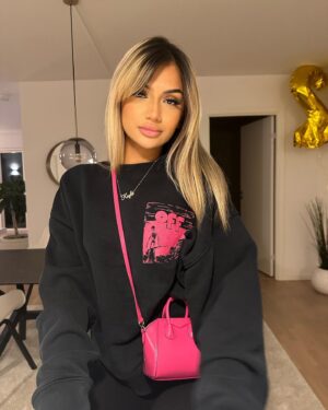 Kayla Kula Instagram - Vous préférez la quelle 1,2 où 3? 💕