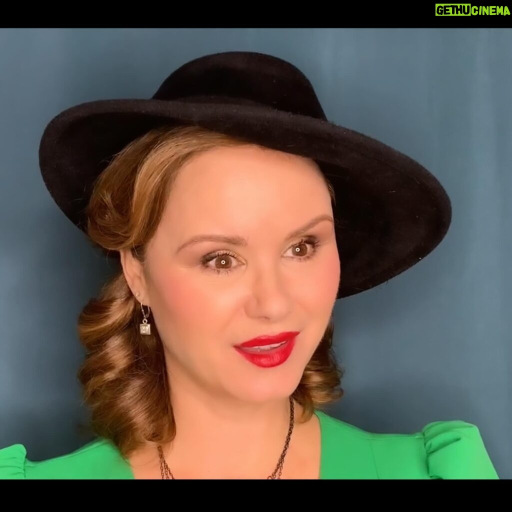 Keegan Connor Tracy Instagram - Auditioning (en français!) for a period piece and pulling out an old @thesaucymilliner chapeau to add to the vibe. Though I admit I did feel un petit peu Zelena… #auditions #actorslife #bilingual #francophile