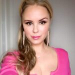 Keegan Connor Tracy Instagram – Wish this show had clicked…
Wish more comedies filmed here…
Wish there were more Rene moments
Pink pink pink pinkety pink 
💖