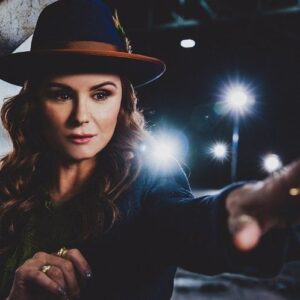 Keegan Connor Tracy Instagram - Looking forward and staying focused on opportunities ahead. This photo is from a promotional shoot I did with @watchdgcbc and it’s a vibe.  Here’s to all of us in film and TV who survived a really rough year last year and to seeing each other back on set again soon, doing what we love, bringing stories to life. 
📸: @kharenhill 
#director #femalefilmmaker #yvrshoots #dgc #storyteller #filmandtv #tvdirector @dgcbctalent @dgctalent