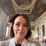 Keeley Hawes Instagram - Scoop out today on Netflix! 🍿