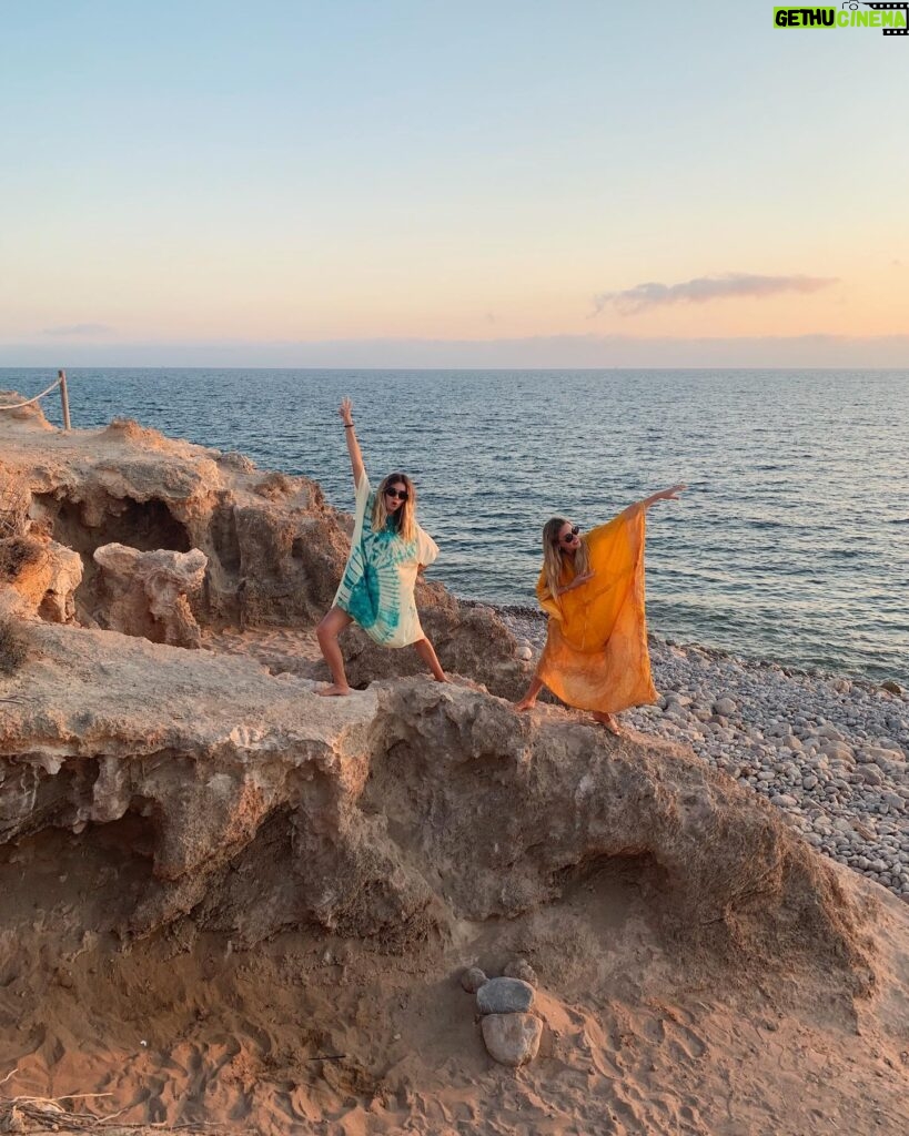 Keeley Hazell Instagram - On the rocks please 🙋🏼‍♀️