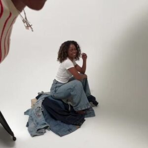 Keenyah Hill Instagram - Live Pose Coached photoshoot 🤩 Commercial Print Model @dayshalee_dr getting her portfolio togetha!! 📕If you’re in LA- let’s shoot‼️ if you’re in NY I’ll be there May 24th and 25th!!! Comment PORTFOLIO for a consultation to discuss your modeling goals! ❤️ #FindYourLight