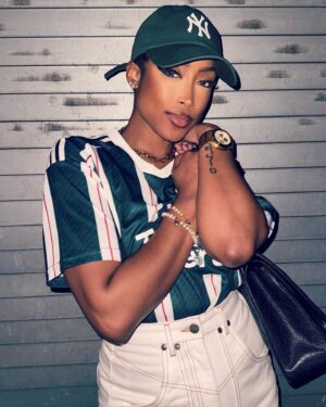 Keenyah Hill Instagram - You get the best effort from others not by lighting a fire beneath them, but by building a fire within ✨