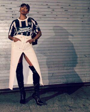 Keenyah Hill Instagram - You get the best effort from others not by lighting a fire beneath them, but by building a fire within ✨