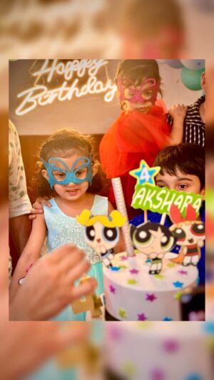 Keerthana Anil Instagram - When her BIRTHDAY became our CELEBRATION ! 🎉
Vc @padmasoorya 
.
@chandrikakrishnadas @unni_kris7 @sid_art2021 @anoop_kris @par_jaykay @swatiunni @__keerthana_anil__ 
.
#happybirthdayakku #prebirthdaycelebration #gettogether #familytime #birthdaygirl