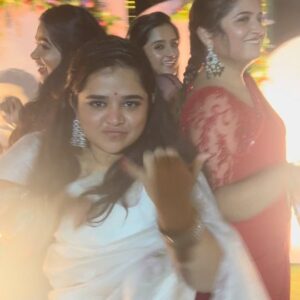 Keerthana Anil Instagram - We always find a way to make it happen 😅😅
#weddingreel #psforever #friends
