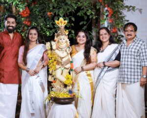 Keerthana Anil Instagram - Hope you all had a great Vishu and sadhya, wishing you all abundance of happiness. 

📸 @nithinnarayanan_

#happyvishu #yoyofamily