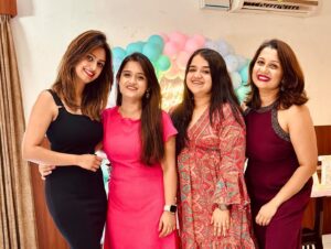 Keerthana Anil Instagram - When Happy colors meet Happy faces ! 😄😄
.
#bangaloredays #cousins #happytime♥️