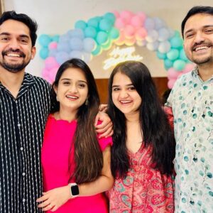 Keerthana Anil Instagram - When Happy colors meet Happy faces ! 😄😄
.
#bangaloredays #cousins #happytime♥️