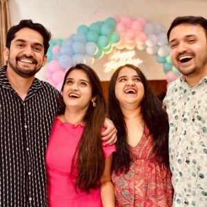 Keerthana Anil Instagram - When Happy colors meet Happy faces ! 😄😄
.
#bangaloredays #cousins #happytime♥️
