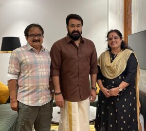 Keerthana Anil Instagram - It was indeed a blessing to meet you baletta after 20 years 😍🙏🏻
Thankyou @padmasoorya chetta for making it happen 😍
#lalettan #balettan #mohanlal #blessedmoment #blessedus