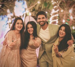 Keerthana Anil Instagram - The day was as perfect as this photo!
#friendship
#poolparty #cocktailparty #wedding #psforever