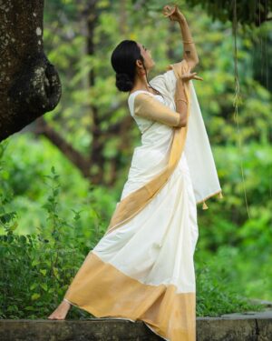 Keerthana Sreekumar Instagram - நடனம் ஒரு மௌனக் கவிதை 

Shot by @abhishek_satheesan_photography 
Outfit @adorebedizen 
Styling @_aneena_jose__