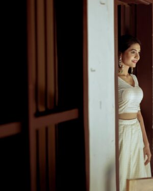 Keerthana Sreekumar Instagram - ONAM KACHERI 🌼

Photography @raka_8_ 

Costume @thoran_by_zayi 

Makeup @makeupbyanil 

Jewelry @priya_anokhi_ 

Stylist @zohibzayi 

@_brahm_an @ameerkbasheer @_abhi_makeovers