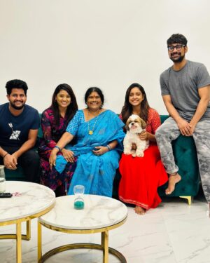 Keerthi Bhat Instagram - Late post,But Truely emotional Promise on BB Stage 👨‍❤️‍👨 Came to reality ❤️ Love u amma the way u showered love on me is immense & @vithikasheru Sissy love u a loads @itsvarunsandesh so cute it was👩‍❤️‍💋‍👨 Am so much happy to share this.

#promisecometrue #sisterlove❤️ #ammalove #love #friendship #emotions