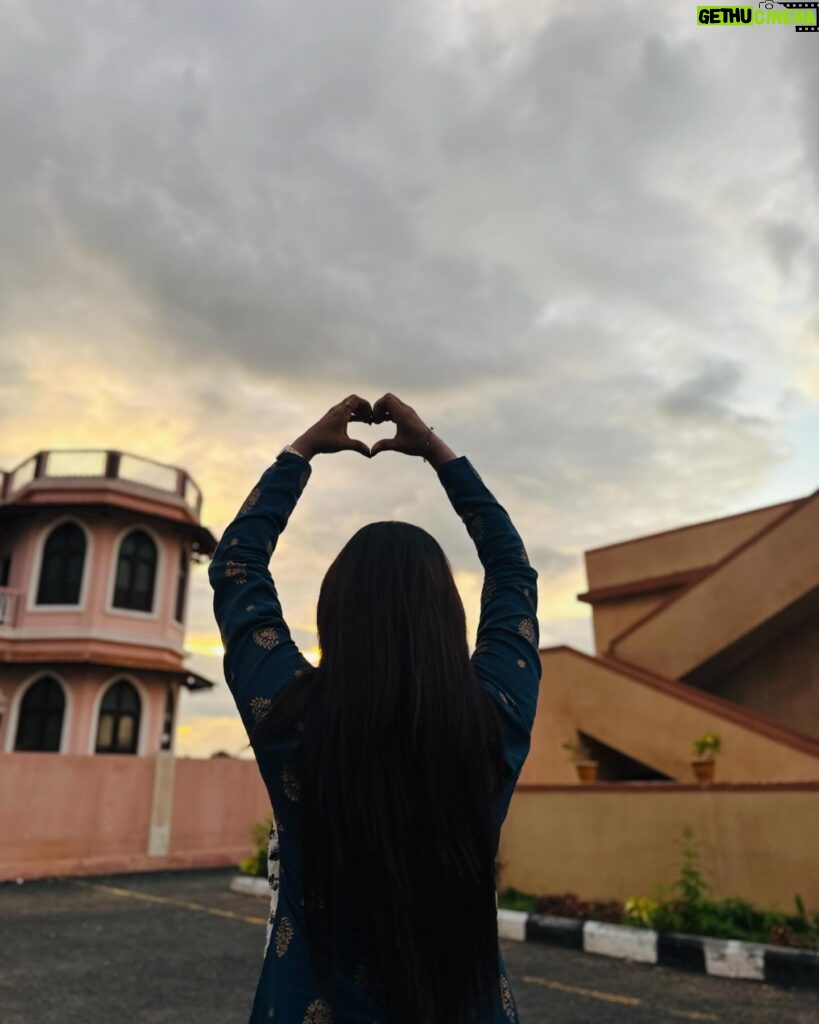 Keerthi Bhat Instagram - No caption 🤩 #naturelovers #weather #love #ursradha