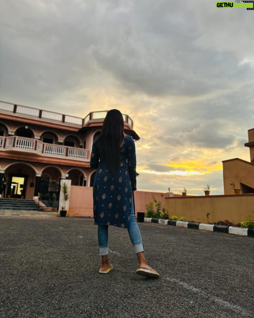 Keerthi Bhat Instagram - No caption 🤩 #naturelovers #weather #love #ursradha