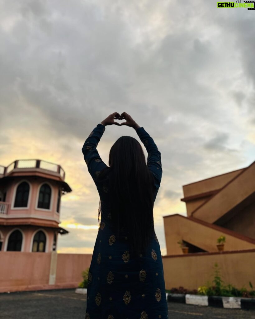 Keerthi Bhat Instagram - No caption 🤩 #naturelovers #weather #love #ursradha