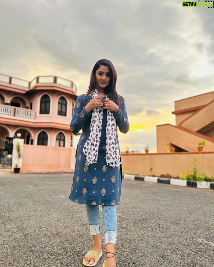 Keerthi Bhat Instagram - No caption 🤩 #naturelovers #weather #love #ursradha